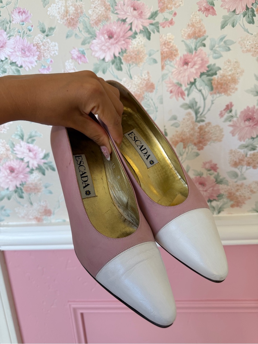Vintage Escada Pink and White Leather Pointed-Toe Pumps